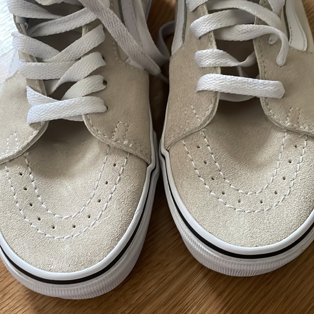 Vans - Picture 5 of 7